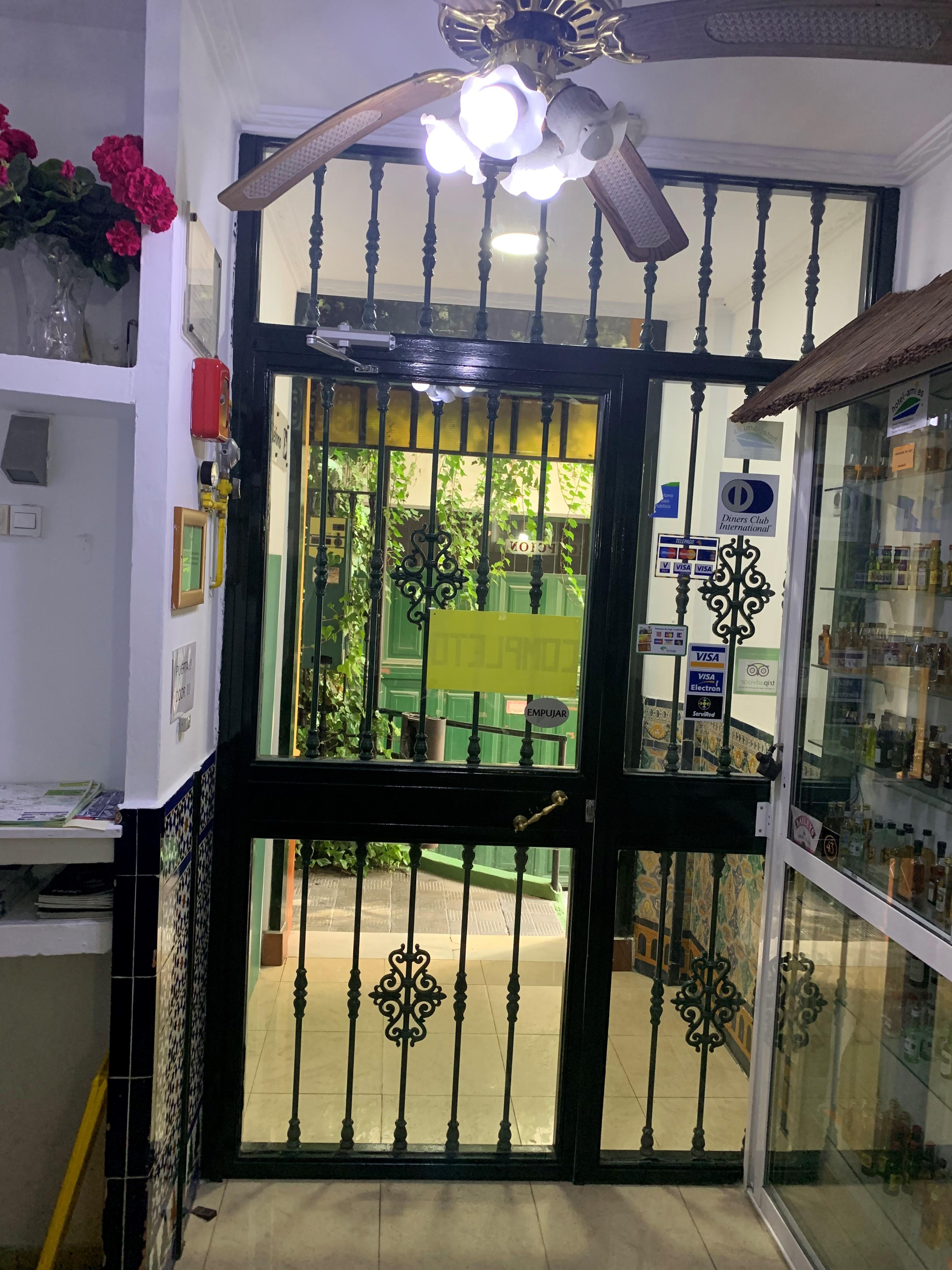 Hostal Alcobia Sevilla Eksteriør billede