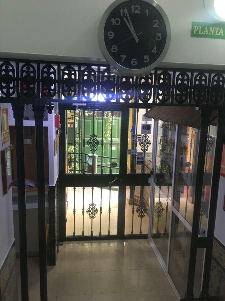 Hostal Alcobia Sevilla Eksteriør billede