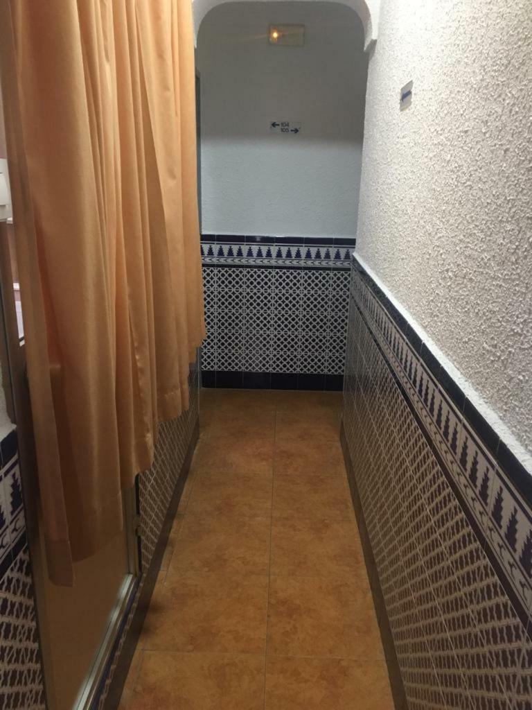 Hostal Alcobia Sevilla Eksteriør billede